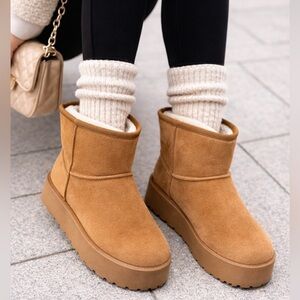 Women's Furry Faux Suede Ankle Platform Booties Tan Size 10 NWT